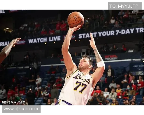 卢卡东契奇如何在NBA赛场上展现出超凡的篮球才华与领导能力