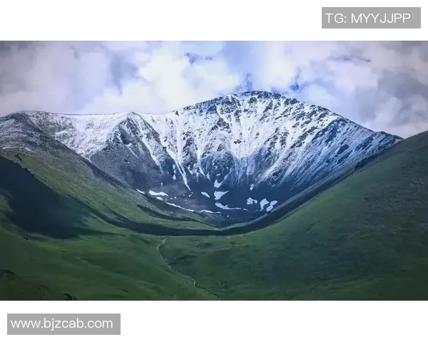 新疆天山与黑龙江的自然风光与文化魅力深度对比探讨